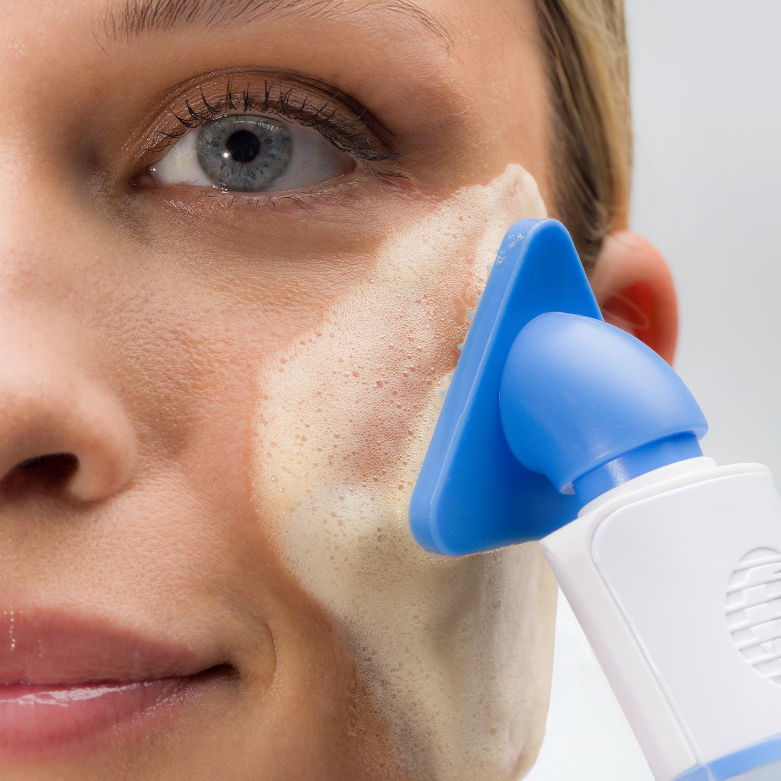 Aquafuse Foam Peel – Bio-Therapeutic